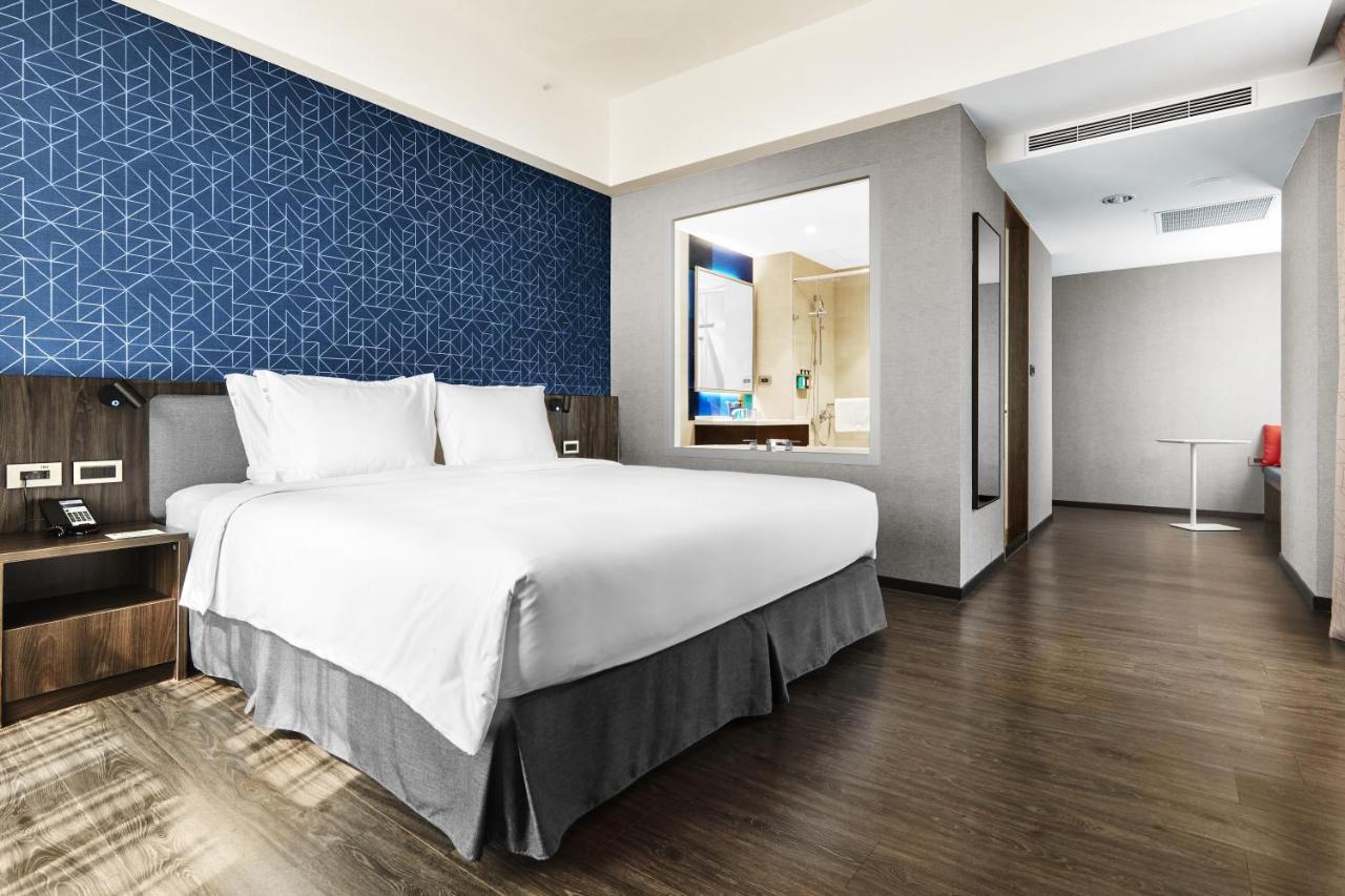 Holiday Inn Express Kaohsiung Love River By Ihg Exterior foto