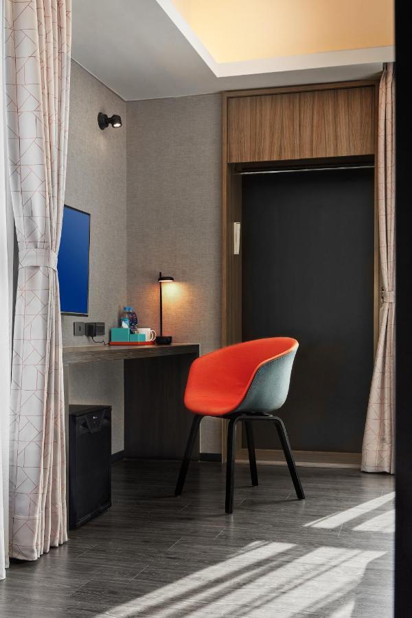 Holiday Inn Express Kaohsiung Love River By Ihg Exterior foto