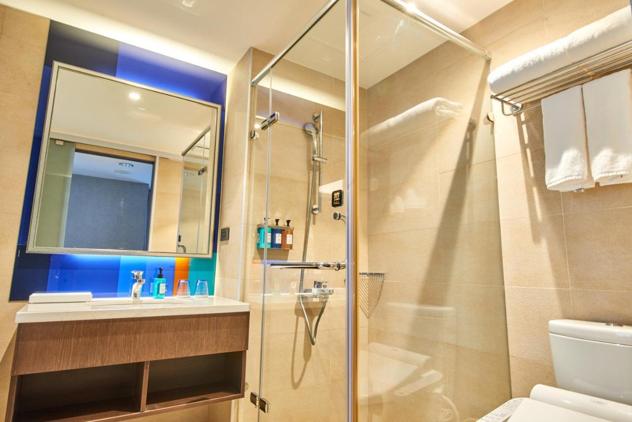 Holiday Inn Express Kaohsiung Love River By Ihg Exterior foto