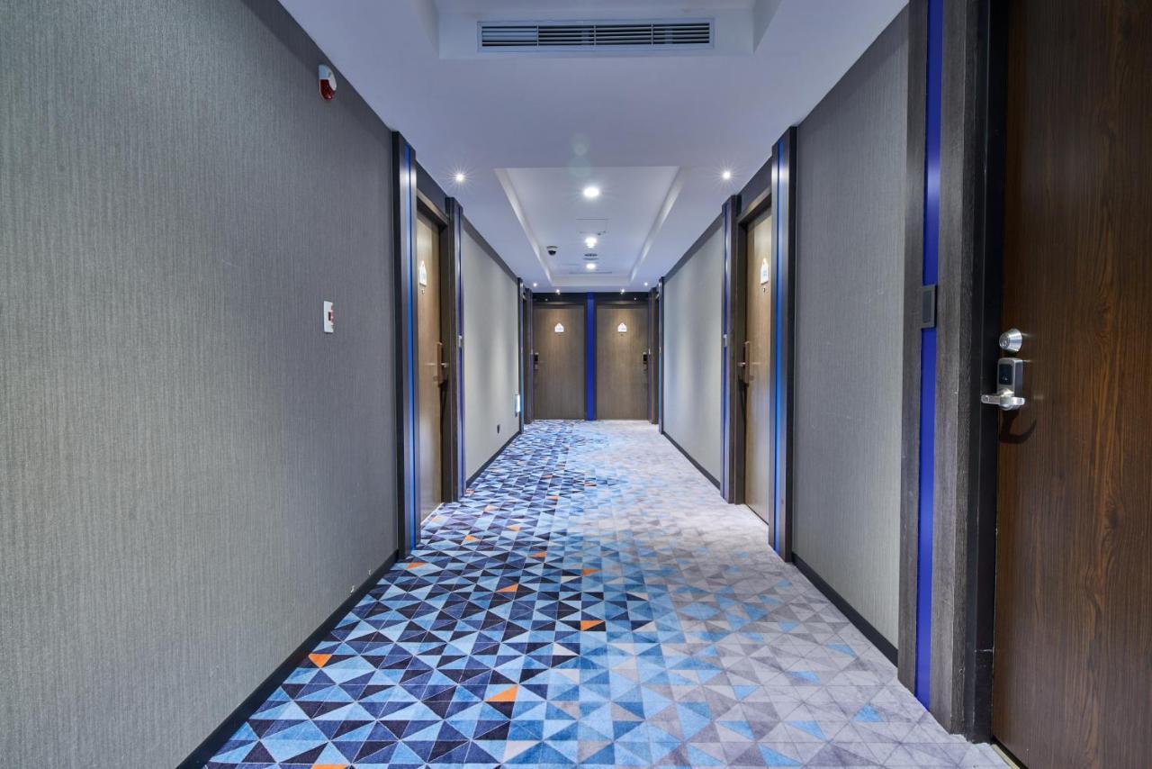 Holiday Inn Express Kaohsiung Love River By Ihg Exterior foto