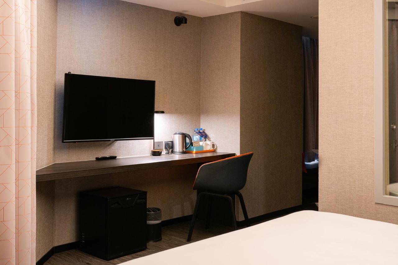 Holiday Inn Express Kaohsiung Love River By Ihg Exterior foto