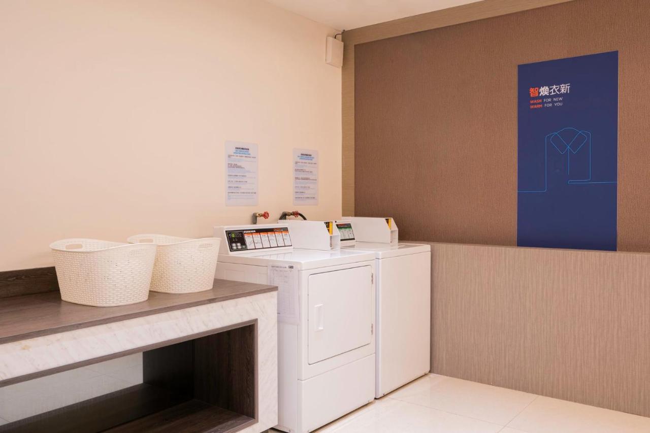 Holiday Inn Express Kaohsiung Love River By Ihg Exterior foto