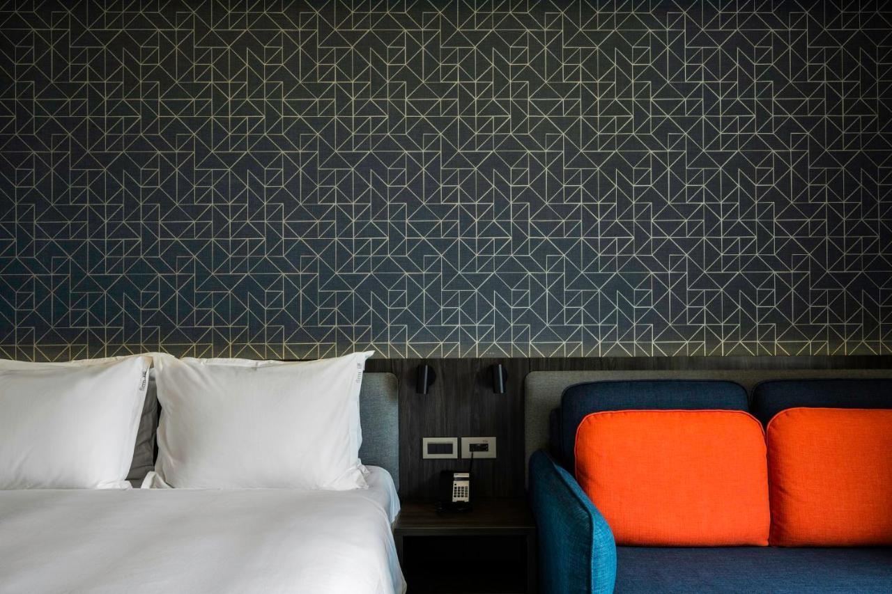 Holiday Inn Express Kaohsiung Love River By Ihg Exterior foto