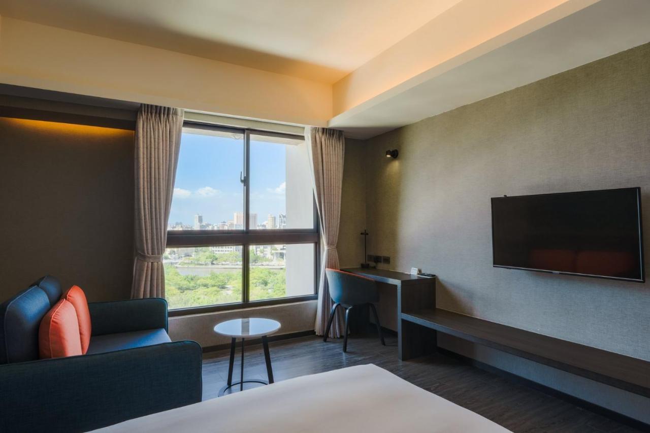 Holiday Inn Express Kaohsiung Love River By Ihg Exterior foto