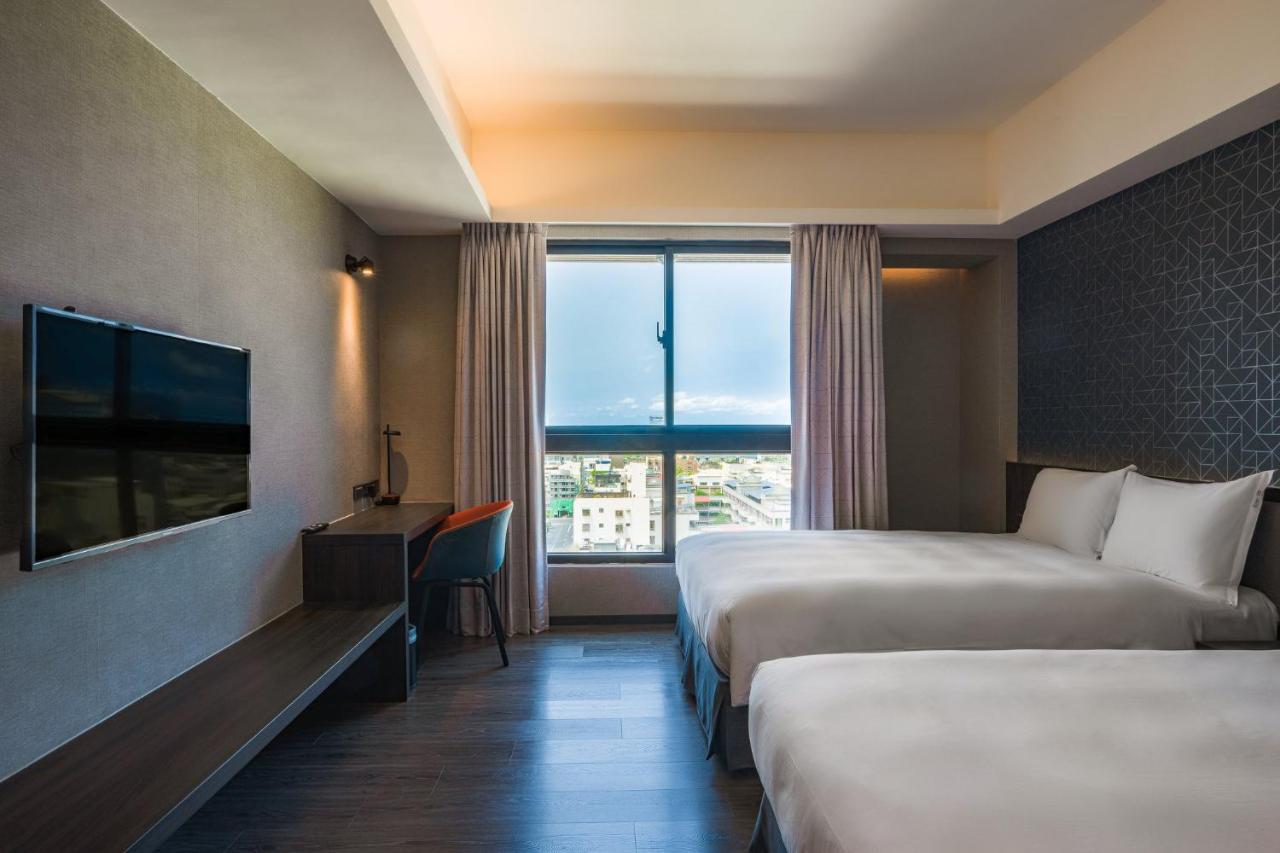 Holiday Inn Express Kaohsiung Love River By Ihg Exterior foto