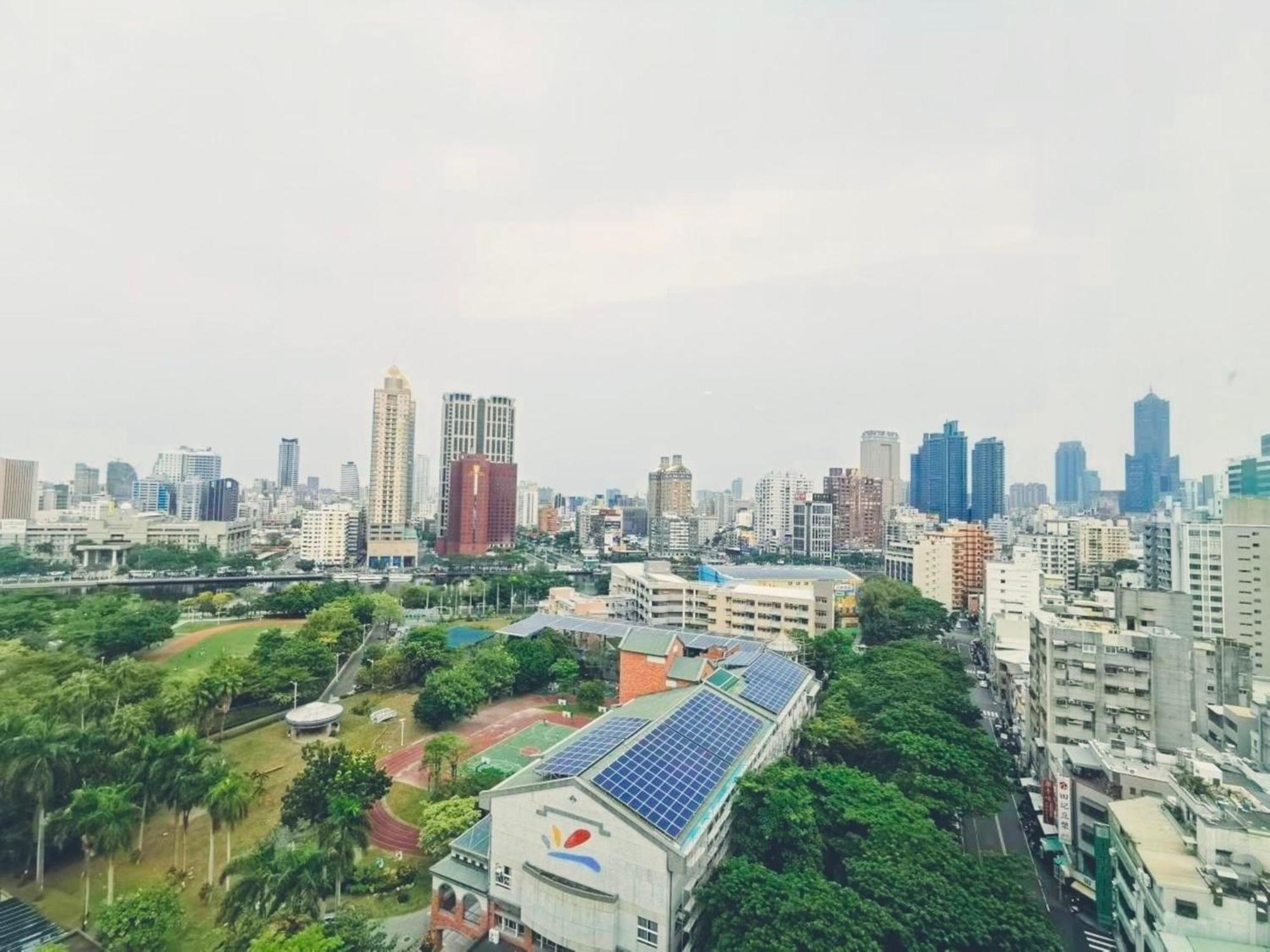 Holiday Inn Express Kaohsiung Love River By Ihg Exterior foto