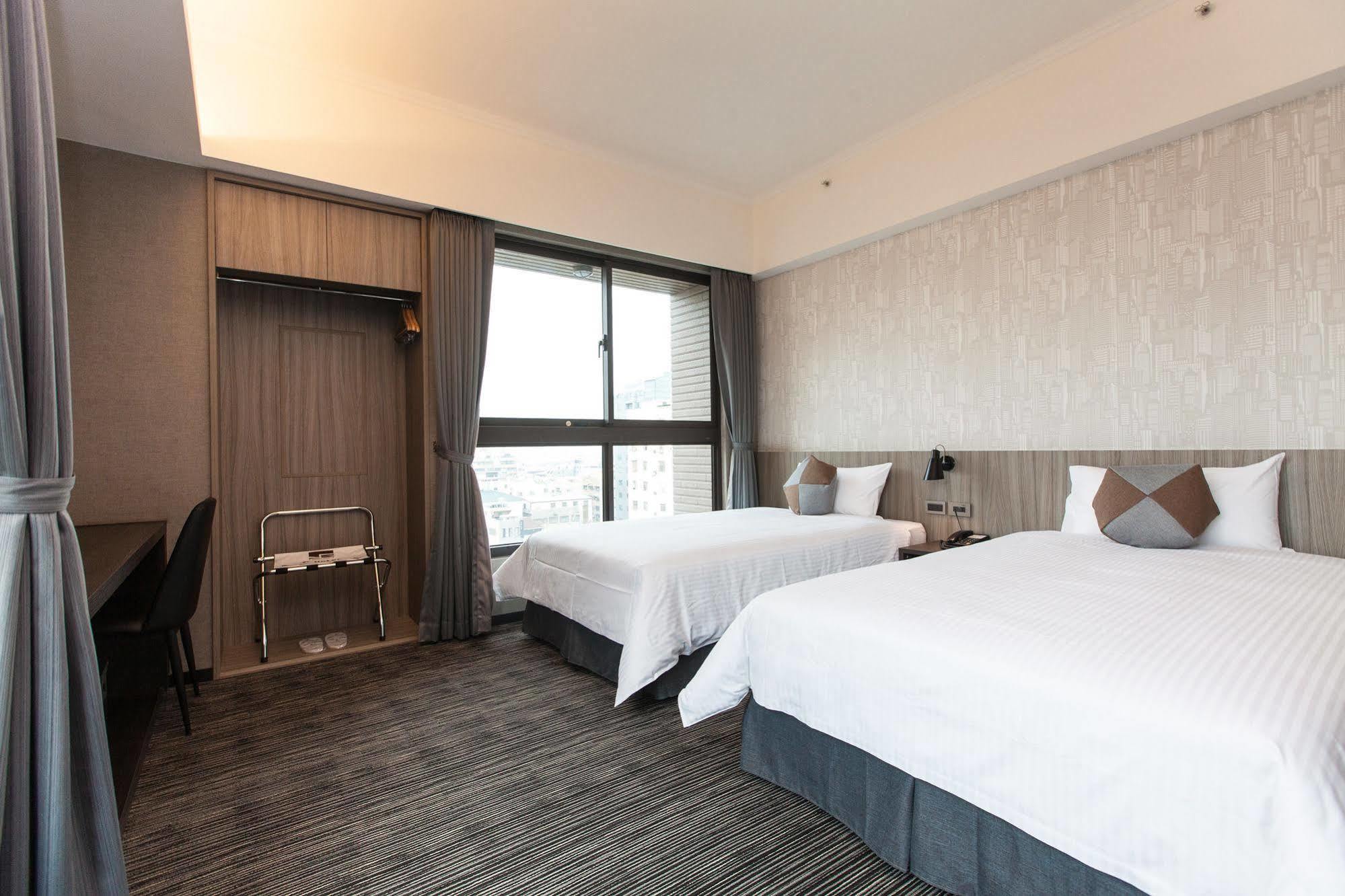 Holiday Inn Express Kaohsiung Love River By Ihg Exterior foto