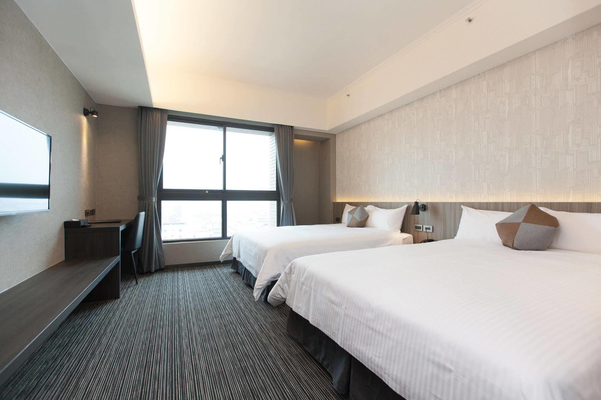 Holiday Inn Express Kaohsiung Love River By Ihg Exterior foto